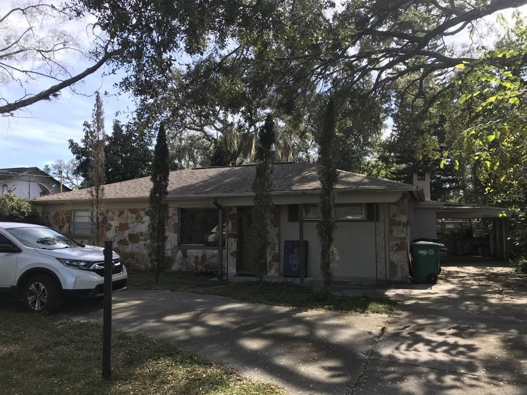 1518 W BOGIE DRIVE TAMPA, FL 33612