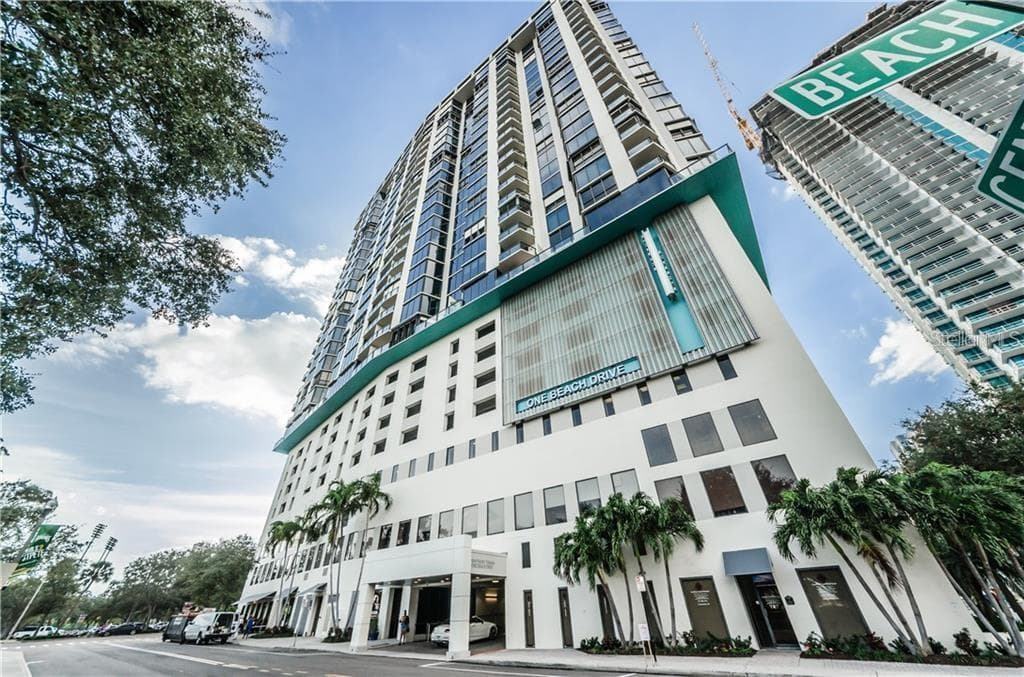 1 SE BEACH DRIVE UNIT 1709 ST PETERSBURG, FL 33701