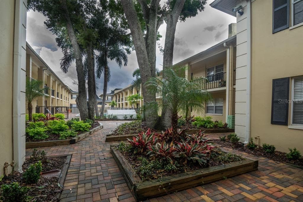 5221 BAYSHORE BOULEVARD UNIT 32 TAMPA, FL 33611
