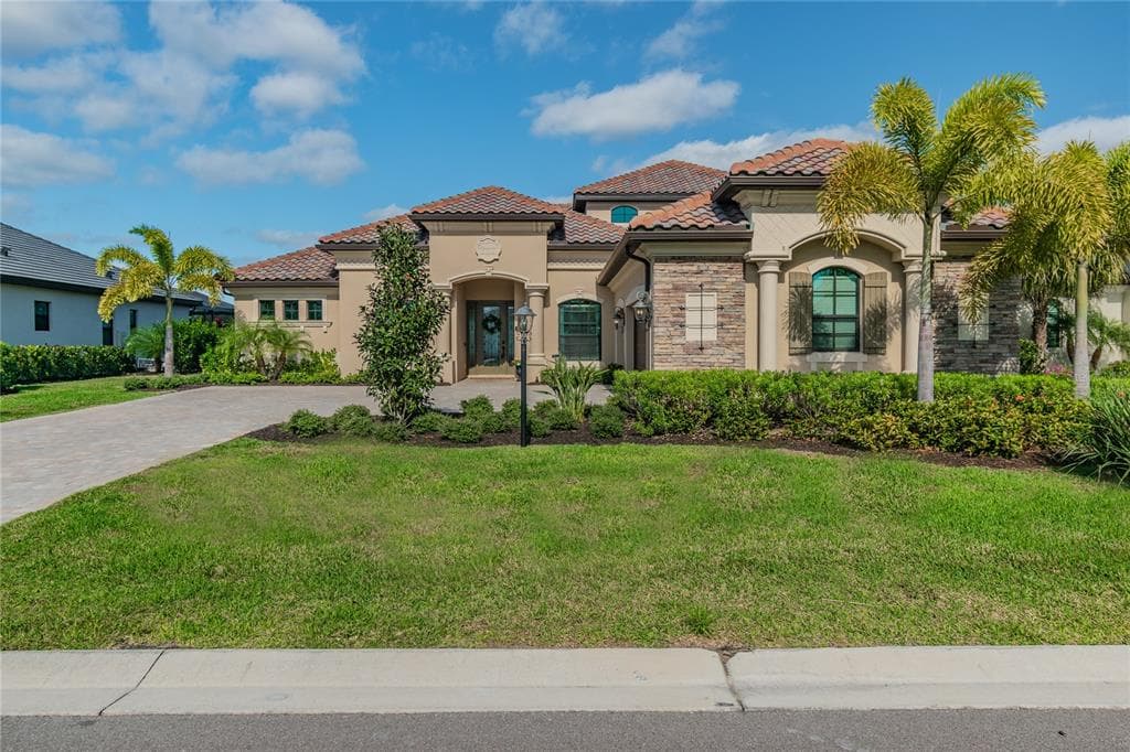 5525 MULLIGAN WAY BRADENTON, FL 34211