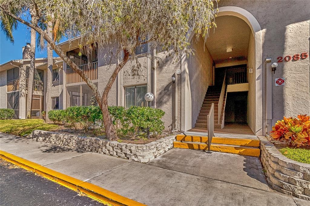 2085 HUNTER'S GLEN DRIVE UNIT 211
