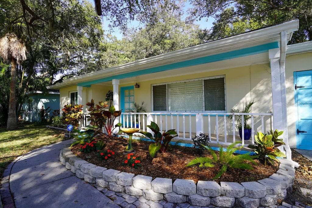 451 BROADWAY DUNEDIN, FL 34698