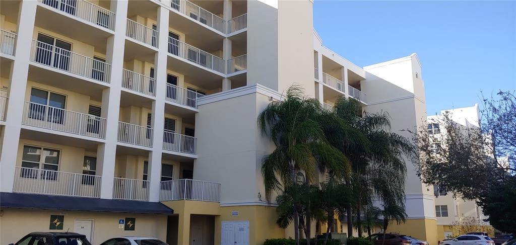 1200 COUNTRY CLUB DRIVE UNIT 5405 LARGO, FL 33771