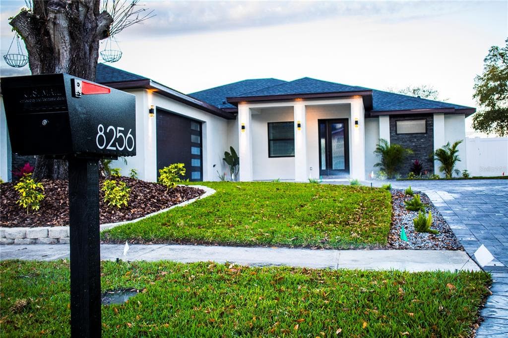 8256 MALVERN CIRCLE TAMPA, FL 33634