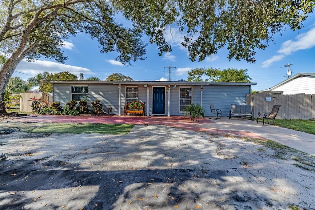 6006 FORTUNE PLACE E APOLLO BEACH, FL 33572