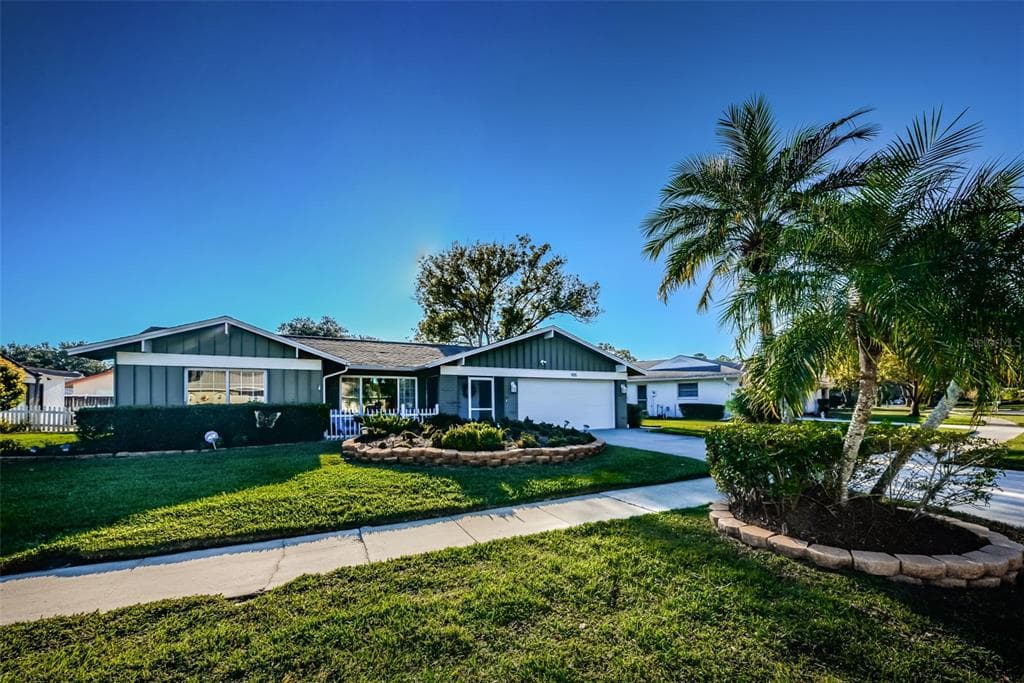 905 ANCHORAGE LANE PALM HARBOR, FL 34685