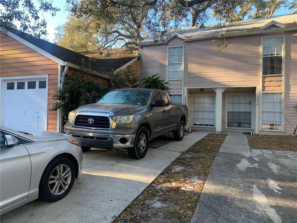 9456 FOREST HILLS CIRCLE TAMPA, FL 33612