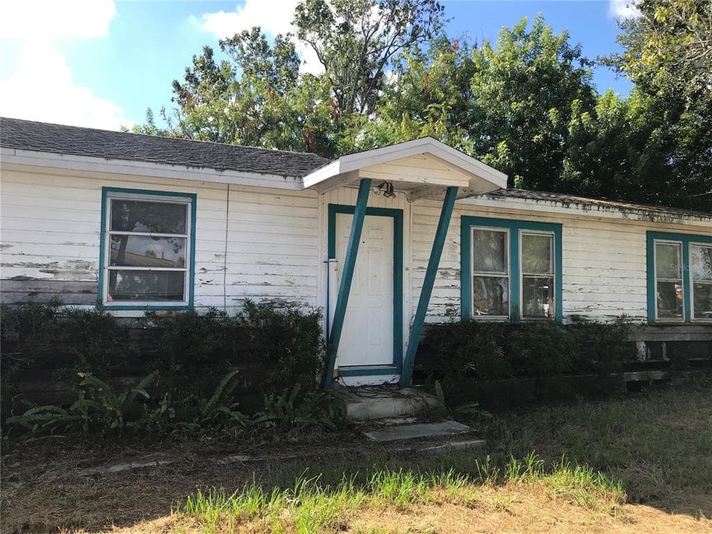 8926 ROCKY CREEK DRIVE TAMPA, FL 33615