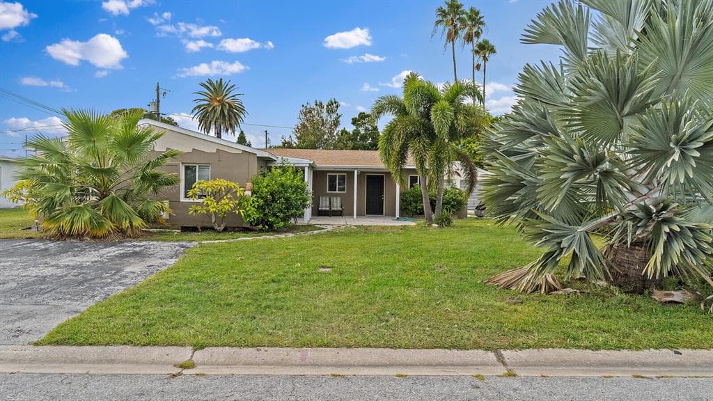 24 LYNN WAY UNIT 26 MADEIRA BEACH, FL 33708