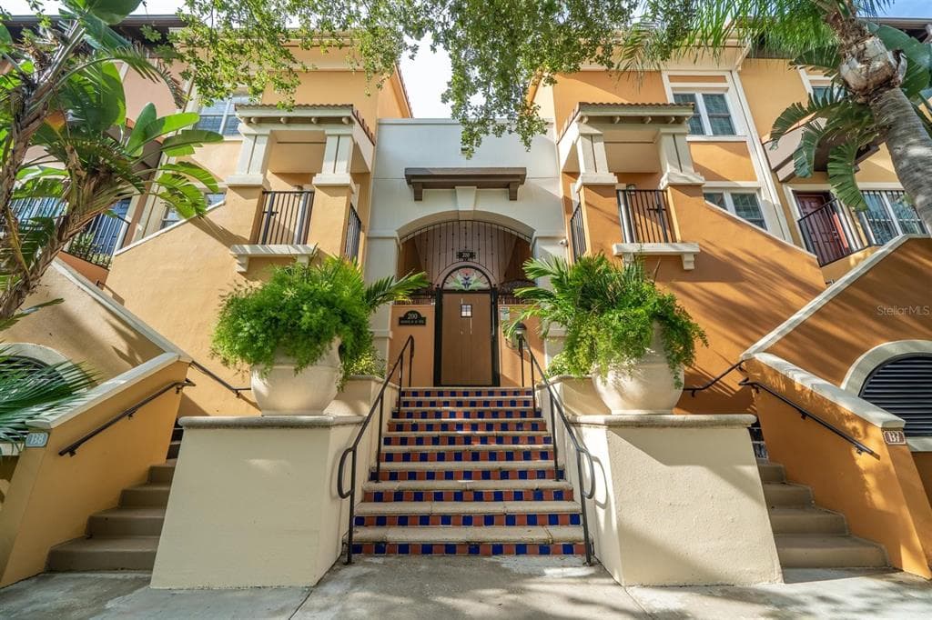 200 4TH AVENUE S UNIT 213 ST PETERSBURG, FL 33701