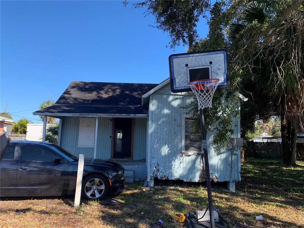 802 JURGENS STREET CLEARWATER, FL 33755