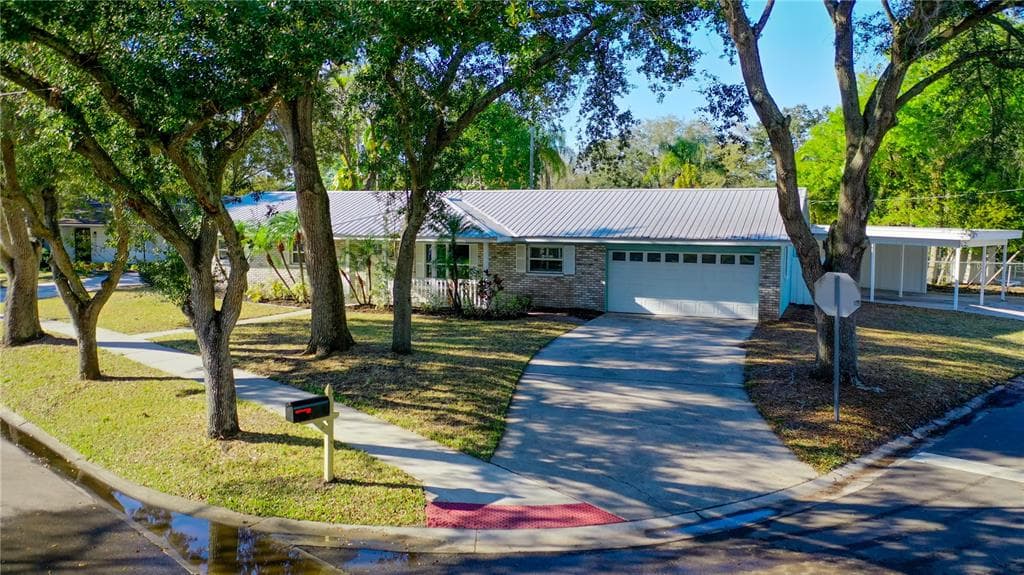 2540 LAKE ELLEN CIRCLE TAMPA, FL 33618