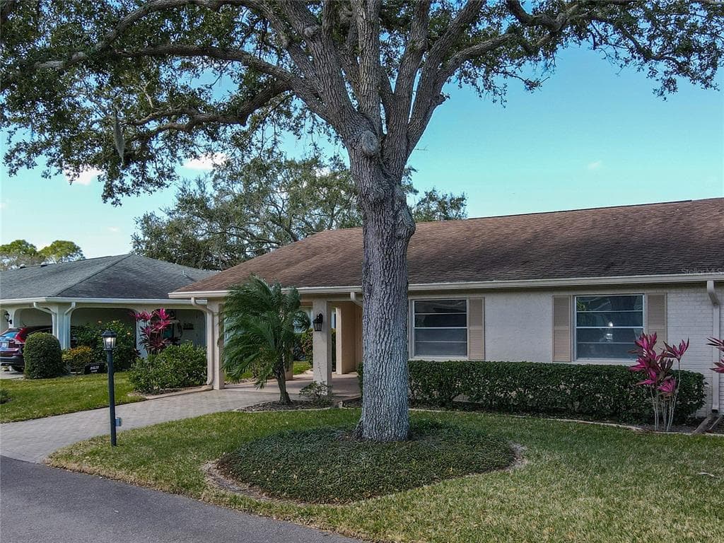 2109 HOLYHEAD WAY UNIT 26 SUN CITY CENTER, FL 33573