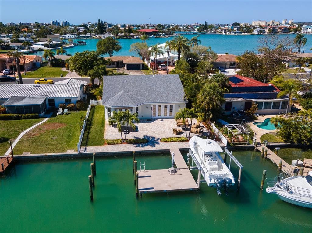 555 CRYSTAL DRIVE MADEIRA BEACH, FL 33708