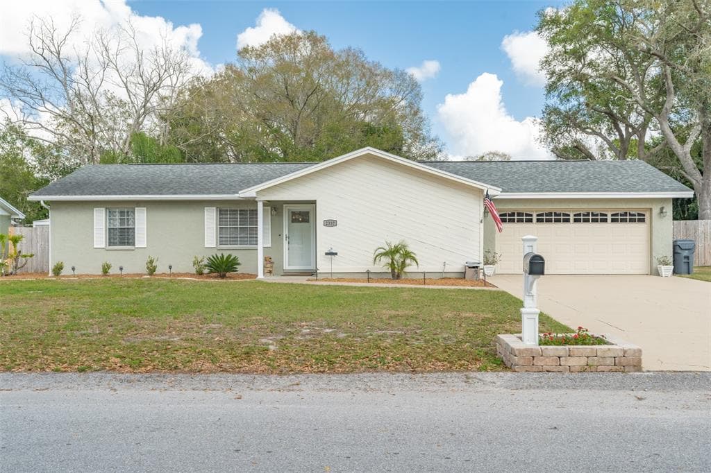 2337 YORK PLACE LAKELAND, FL 33810