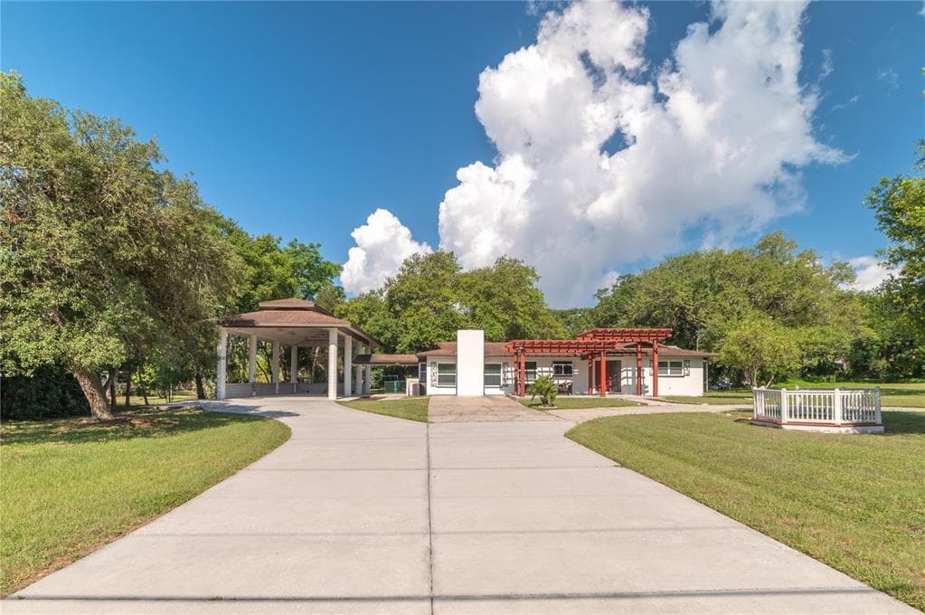 2215 BOW LANE