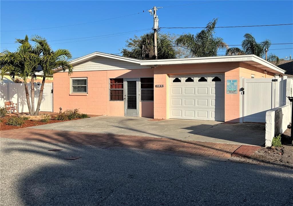 105 147TH AVE E MADEIRA BEACH, FL 33708