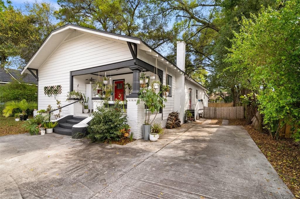 705 E PLYMOUTH STREET TAMPA, FL 33603