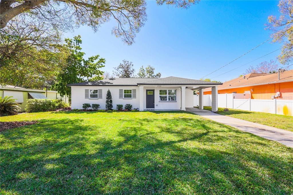 2906 W PEARL AVENUE TAMPA, FL 33611
