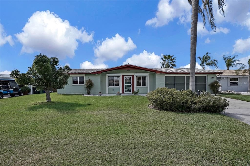 5049 GLENN DRIVE