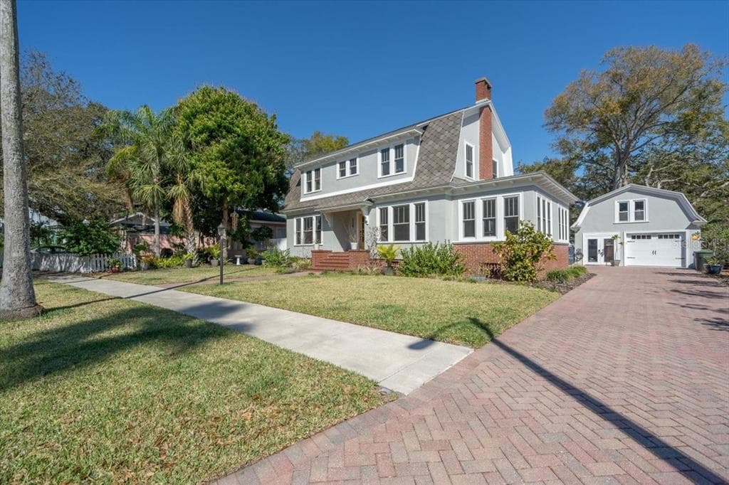 228 GARDEN CIRCLE N