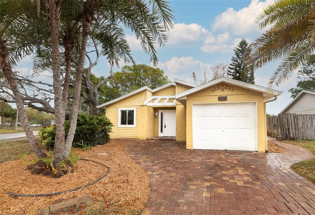 759 MERLINS COURT TARPON SPRINGS, FL 34689