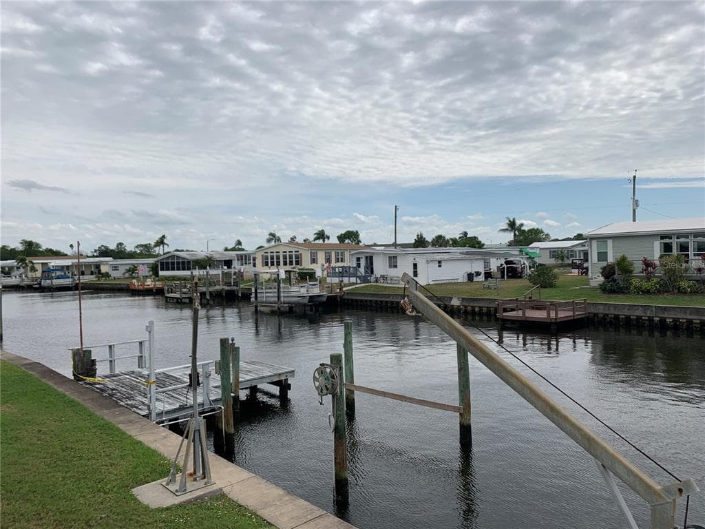 112 AMERICANA COURT NE UNIT 210 ST PETERSBURG, FL 33702