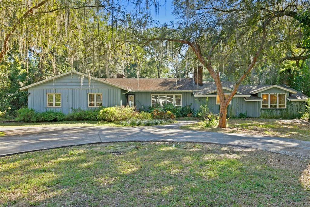 911 TOMLINSON DRIVE LUTZ, FL 33549