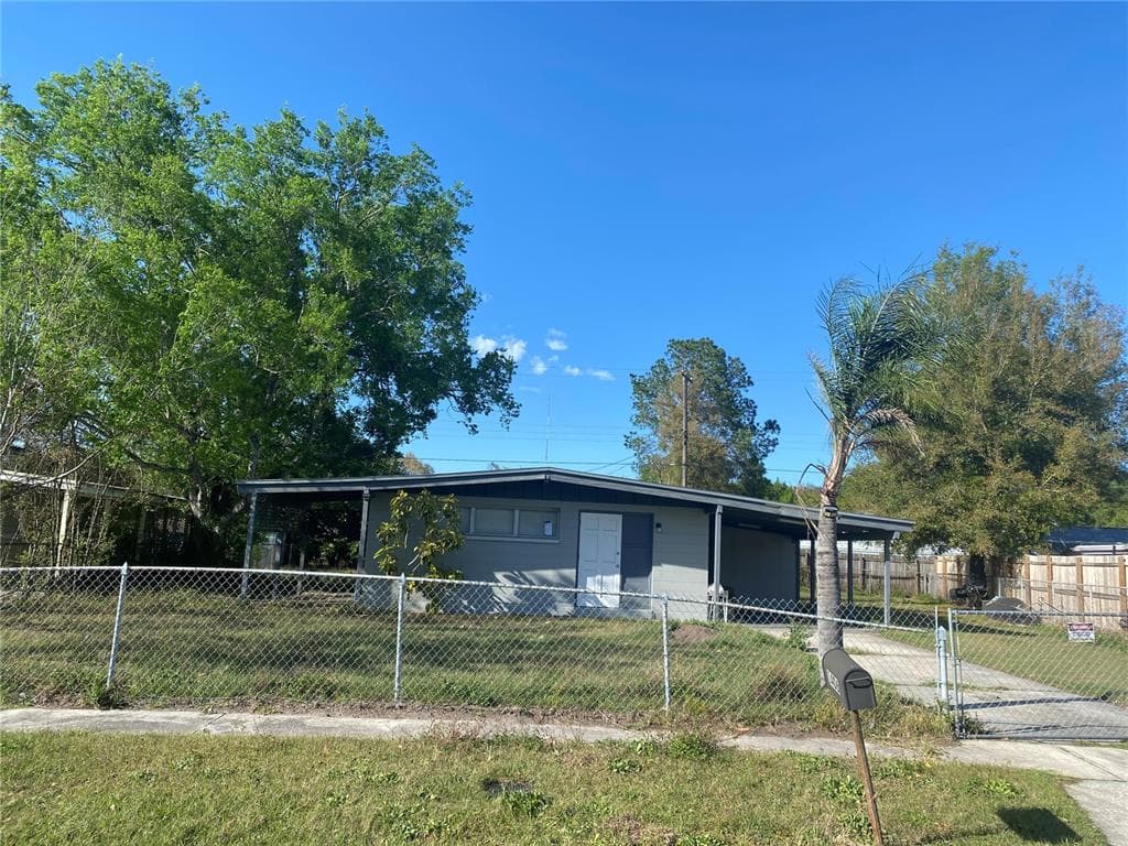 1406 LONGWOOD LOOP TAMPA, FL 33619