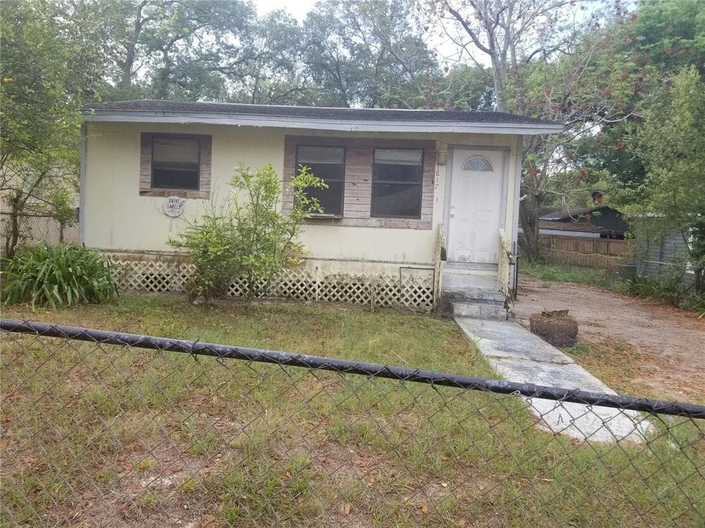 1817 E SEWARD STREET TAMPA, FL 33604