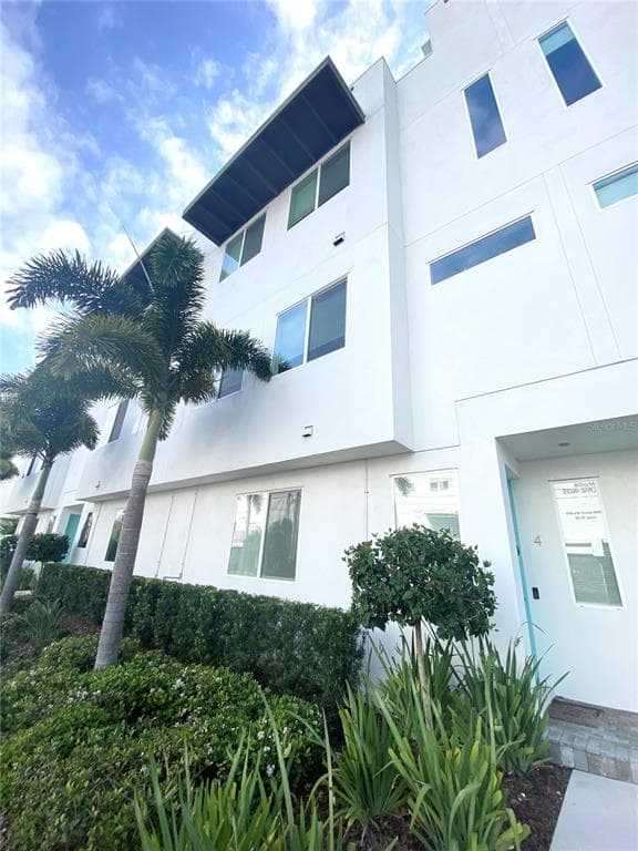 3100 W PAUL AVENUE UNIT 4