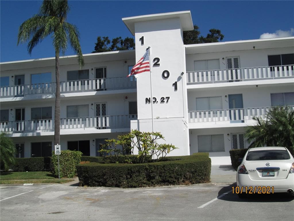 11201 80TH AVENUE UNIT 110 SEMINOLE, FL 33772