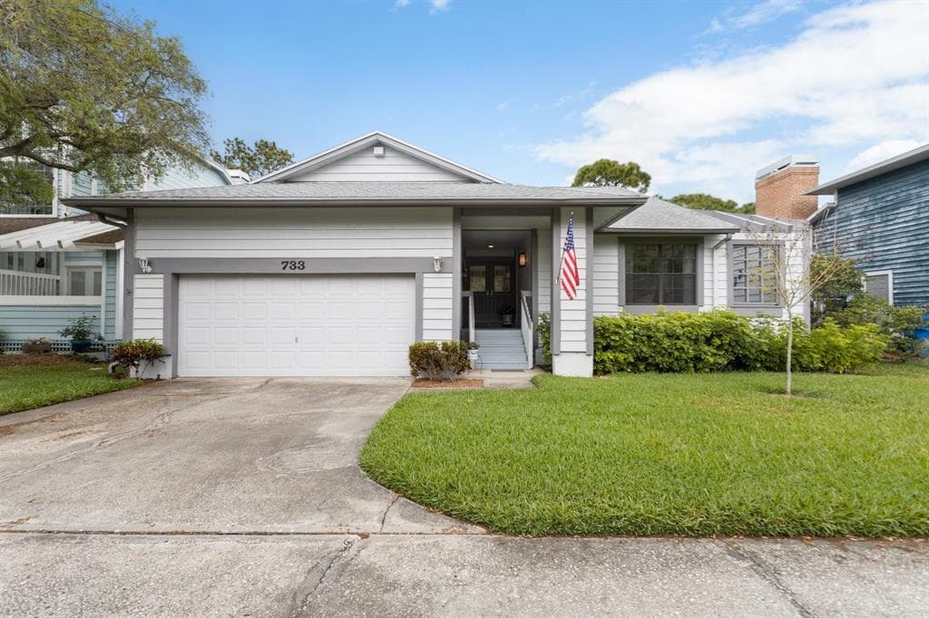 733 CAPTIVA COURT NE ST PETERSBURG, FL 33702