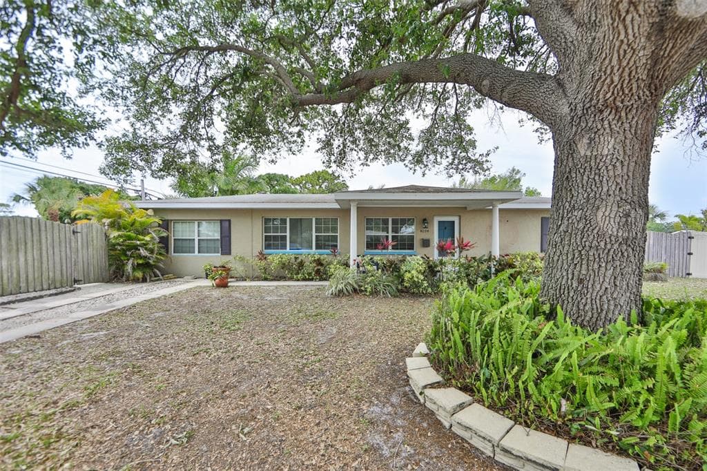 4094 POPLAR STREET NE ST PETERSBURG, FL 33703