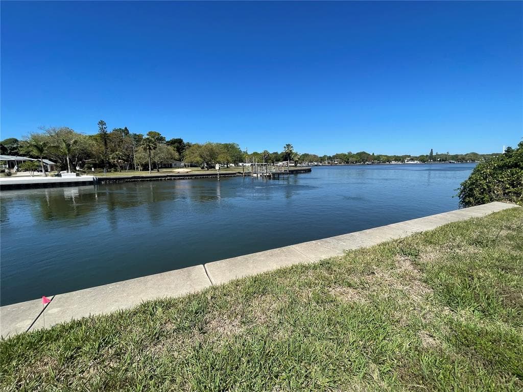 4441 POMPANO DR SE