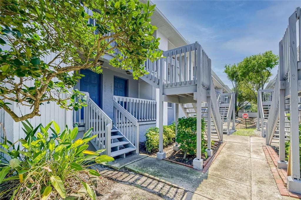 4902 W GANDY BOULEVARD UNIT E106 TAMPA, FL 33611