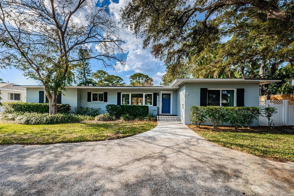 316 SNELL ISLE BOULEVARD NE ST PETERSBURG, FL 33704