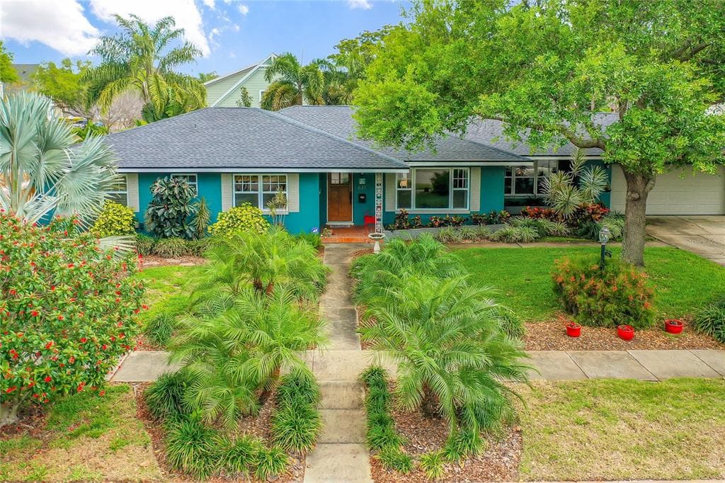 631 29TH ST N ST PETERSBURG, FL 33713