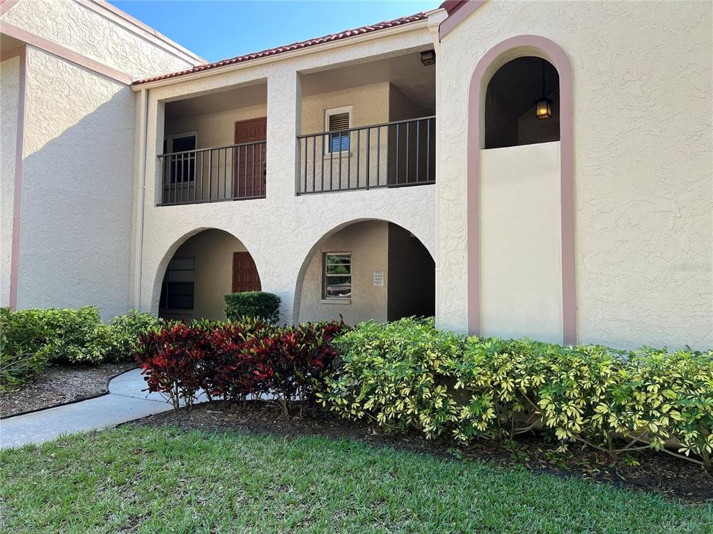 9700 STARKEY ROAD UNIT 326 SEMINOLE, FL 33777