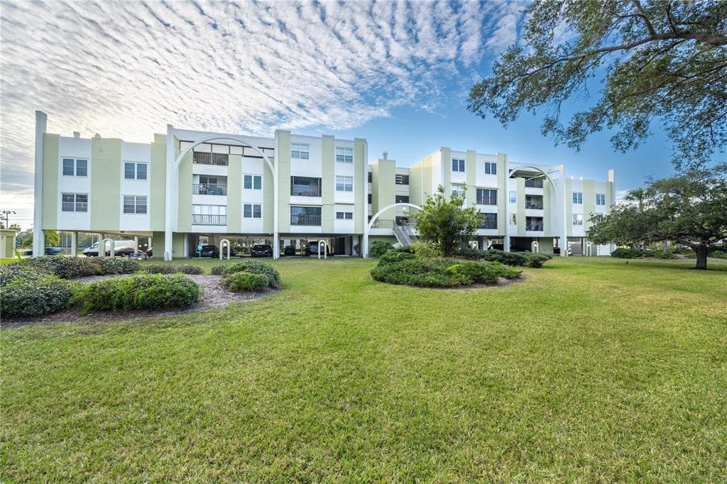 4681 1ST STREET NE UNIT 307 ST PETERSBURG, FL 33703