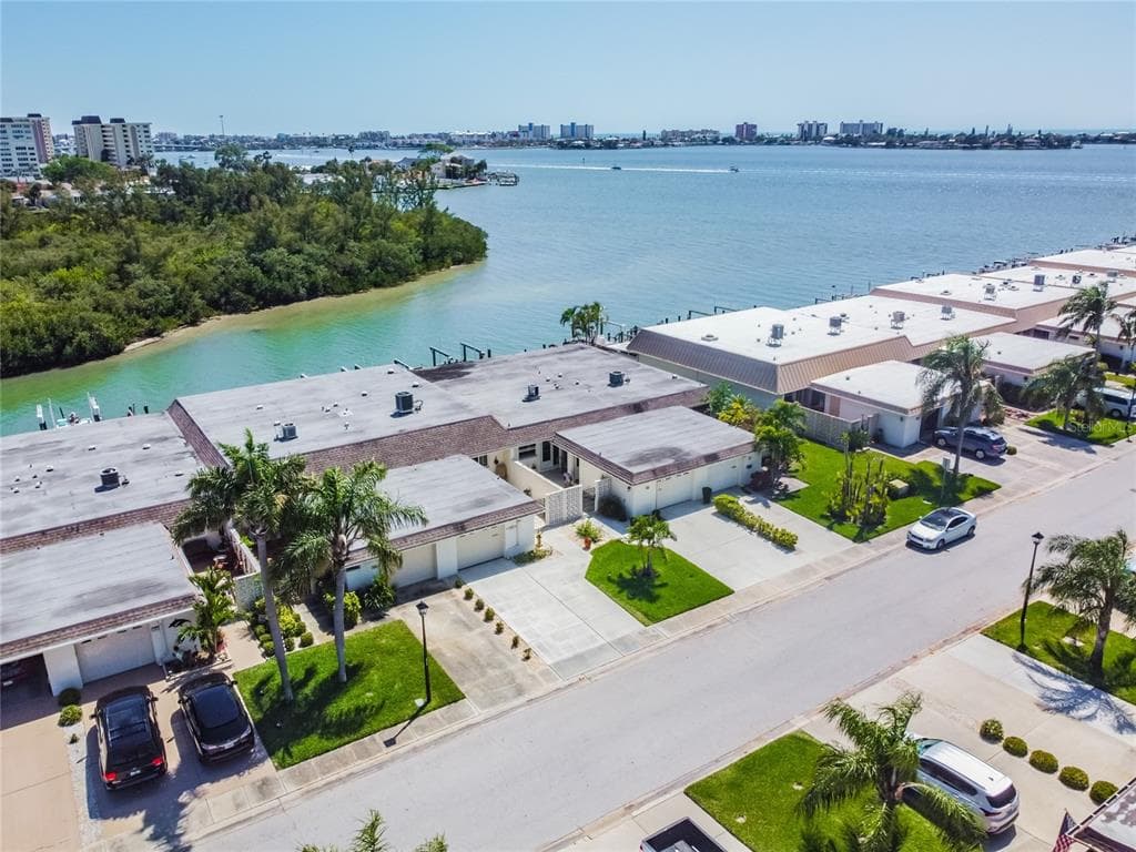 476 BOCA CIEGA POINT BOULEVARD S UNIT 910 ST PETERSBURG, FL 33708