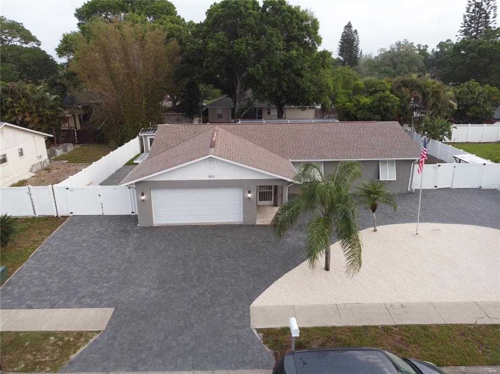 1011 67TH AVENUE DRIVE W BRADENTON, FL 34207
