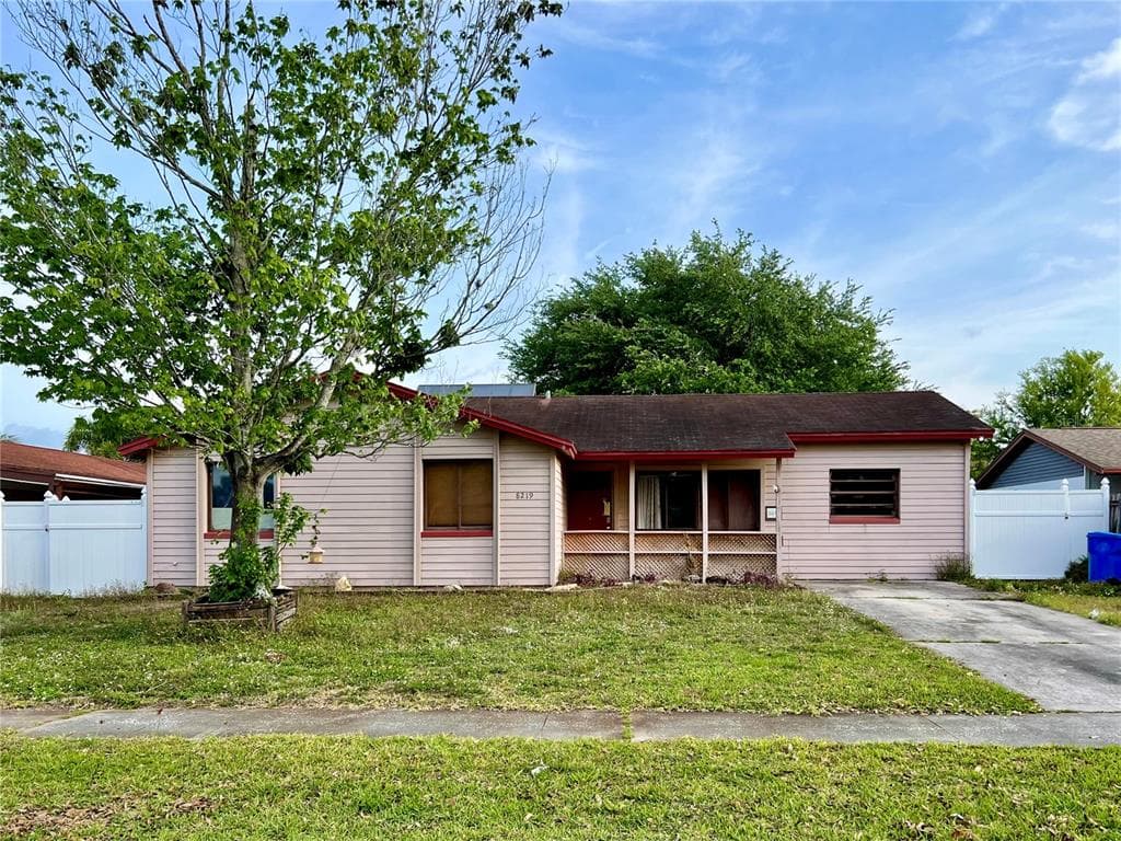 8219 DONALDSON DRIVE TAMPA, FL 33615