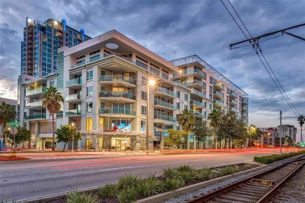 111 N 12TH STREET UNIT 1502 TAMPA, FL 33602