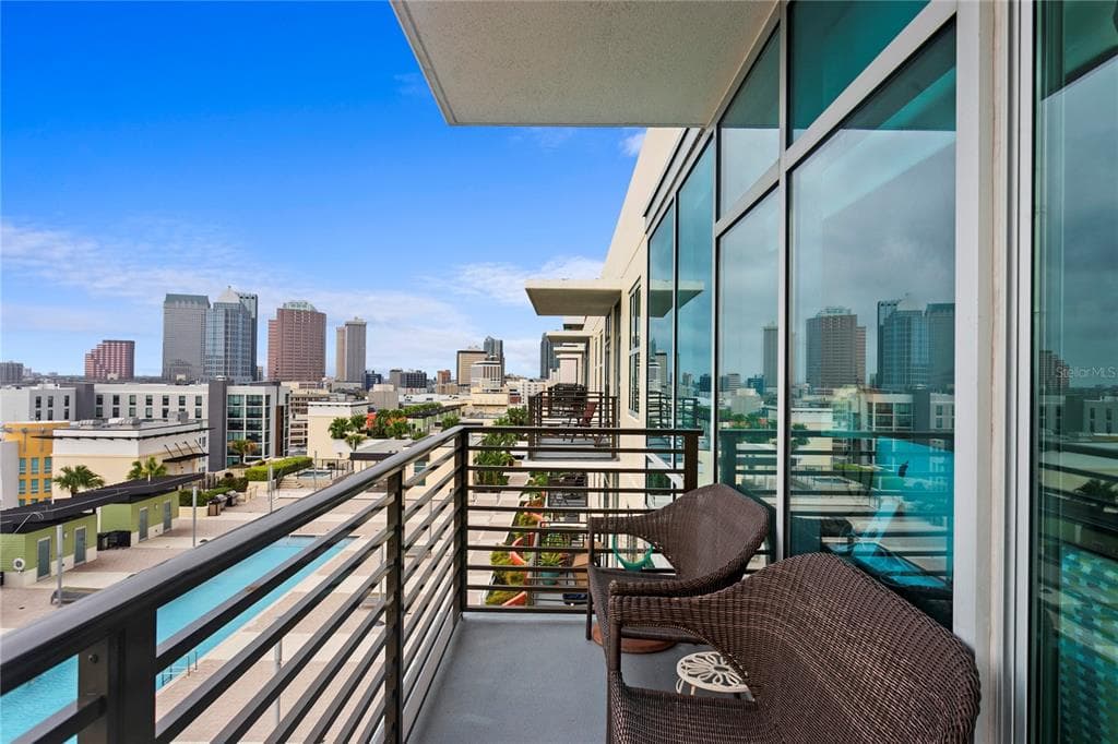 1208 E KENNEDY BOULEVARD UNIT 1212