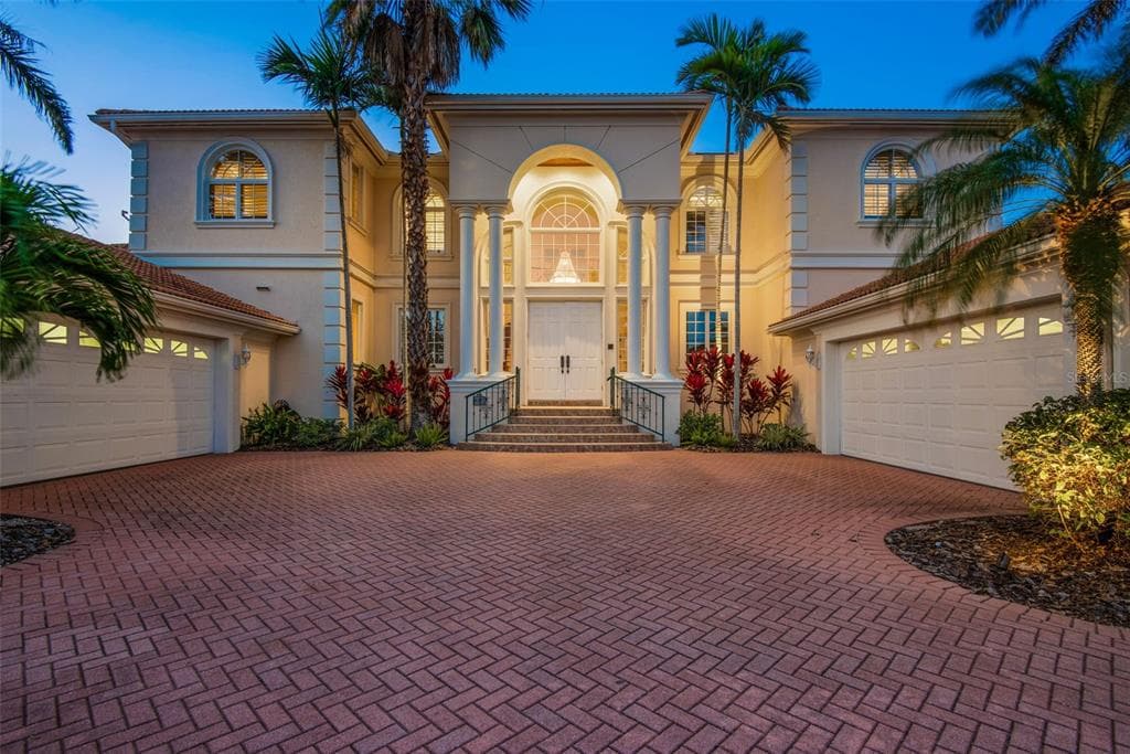 699 KEY ROYALE DRIVE HOLMES BEACH, FL 34217