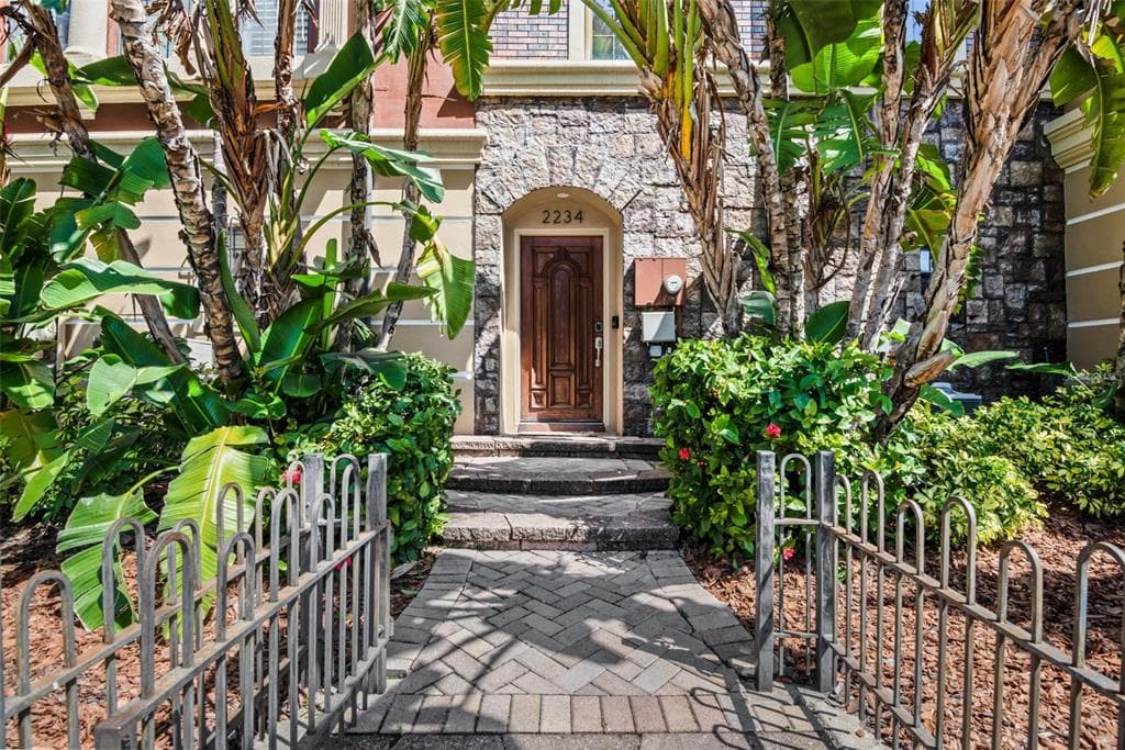 2234 SOHO BAY COURT TAMPA, FL 33606