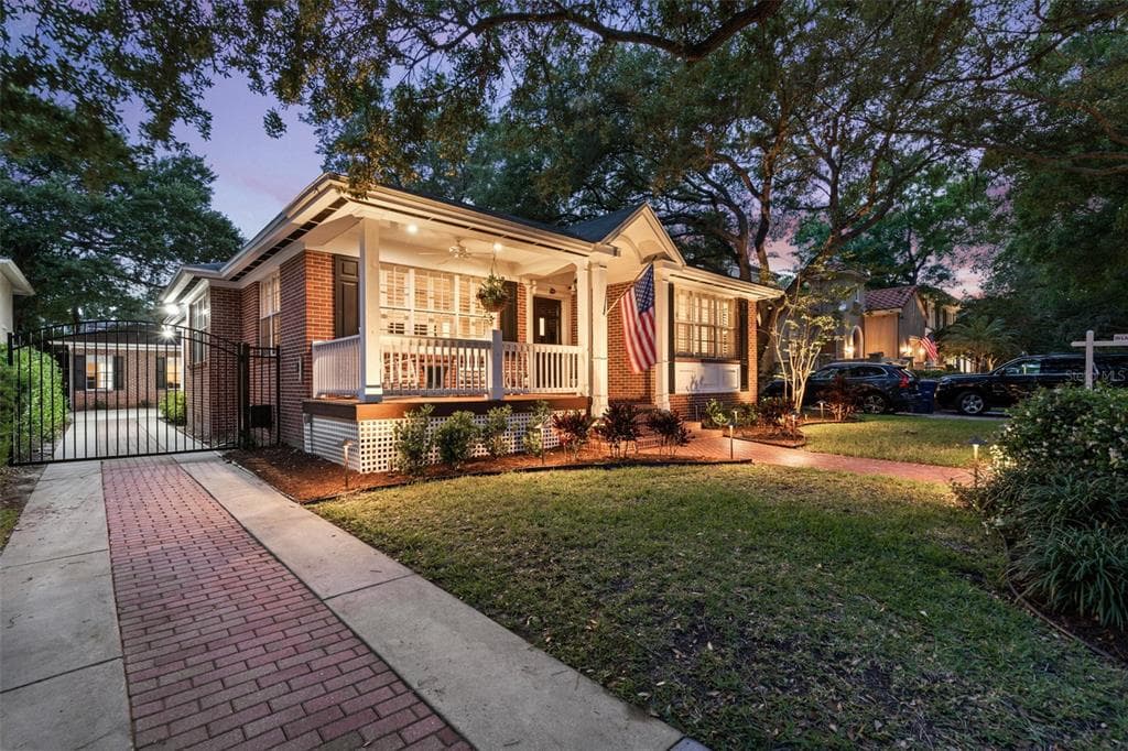 2924 W WALLCRAFT AVENUE TAMPA, FL 33611