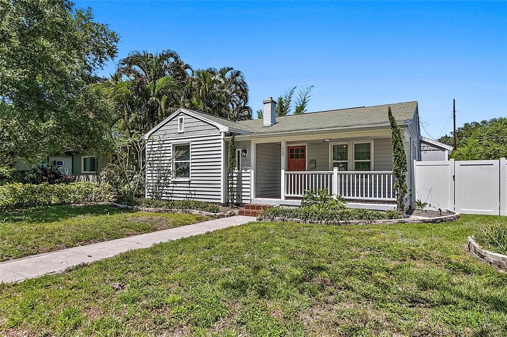 737 26TH AVENUE N ST PETERSBURG, FL 33704