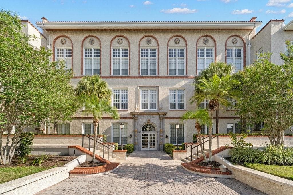 701 MIRROR LAKE DRIVE N UNIT 100 ST PETERSBURG, FL 33701